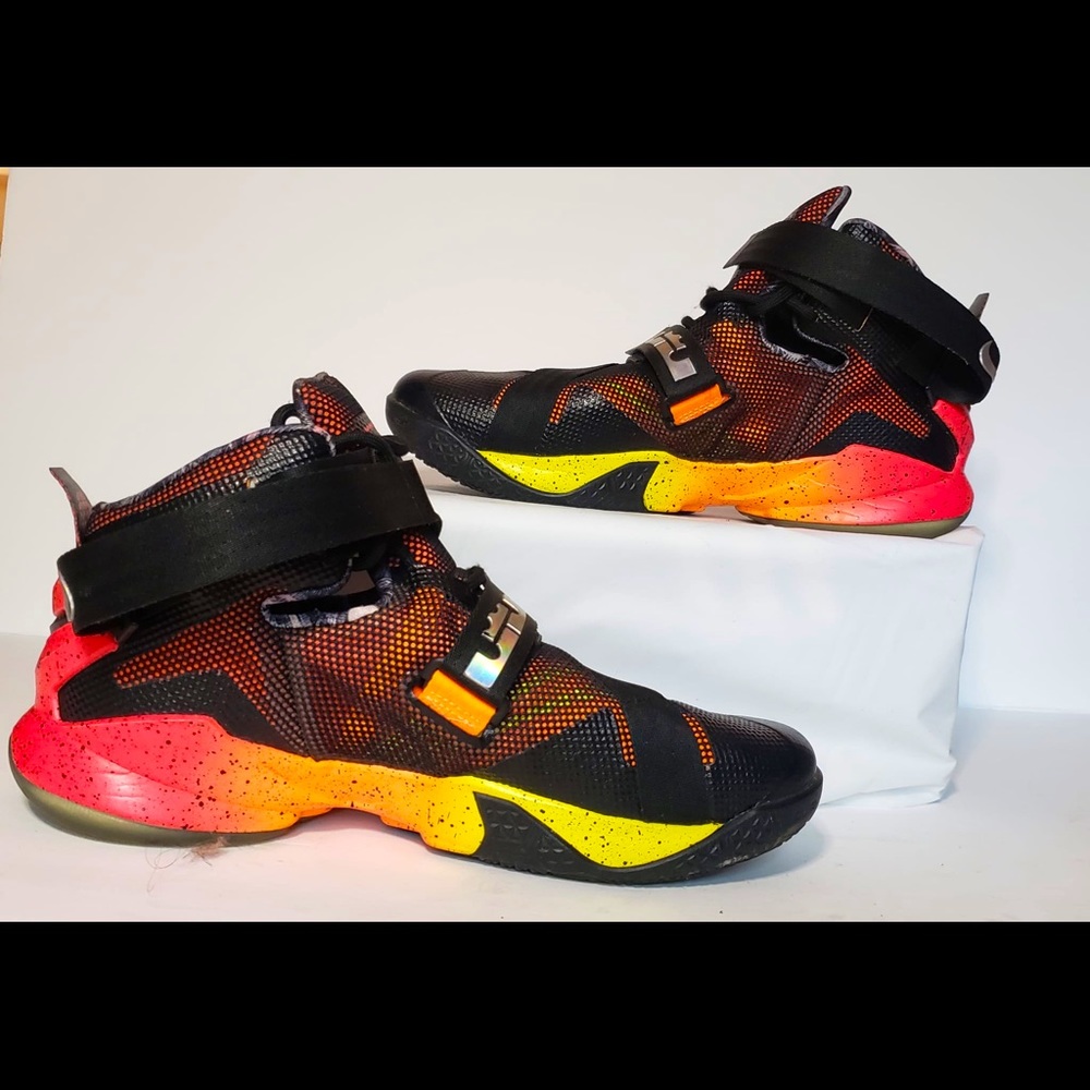 Nike LeBron James